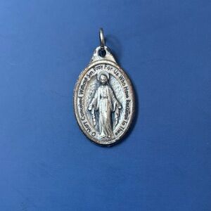 Italian Vintage Miraculous Medal pendant, featuring the Virgin Mary